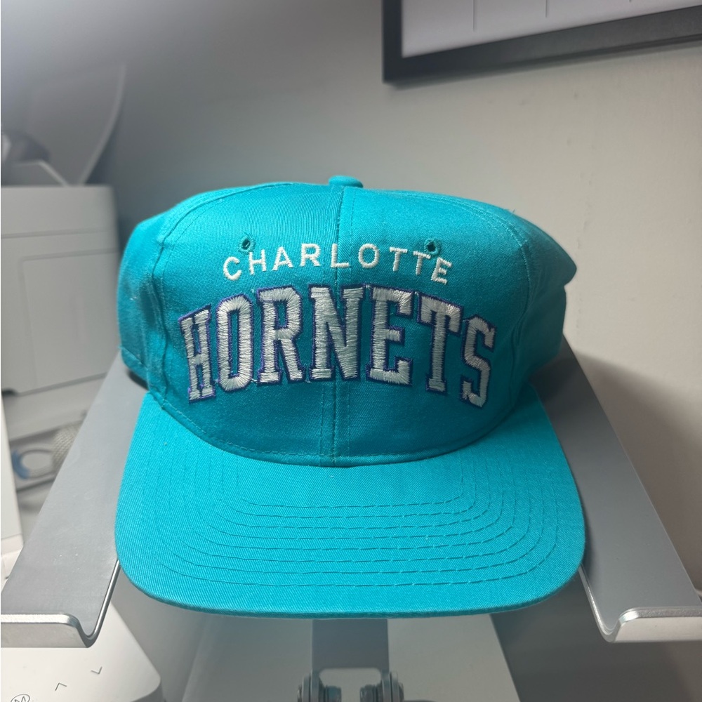 Vintage 90s Charlotte Hornets Starter "The Right Hat" Snapback